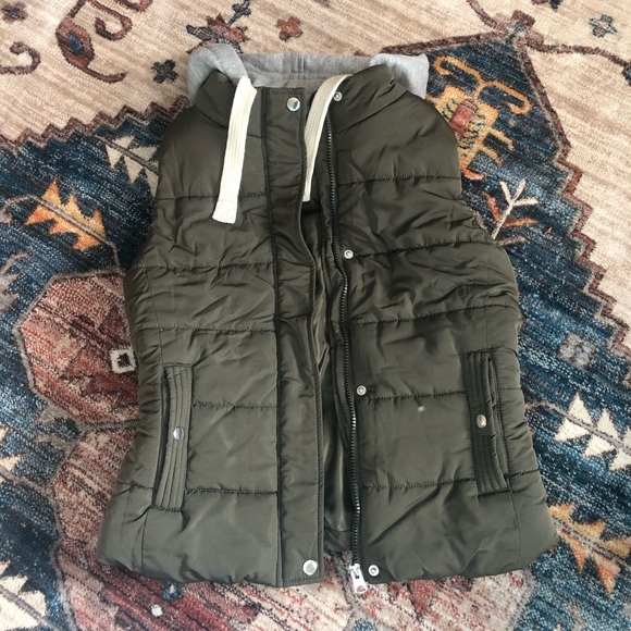 Love Tree Hooded Puffer Vest 